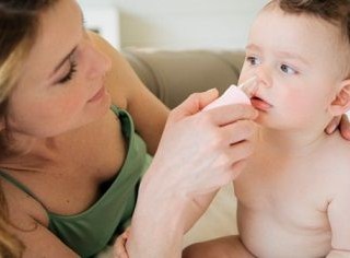 Уход за ушами и носом у новорожденных