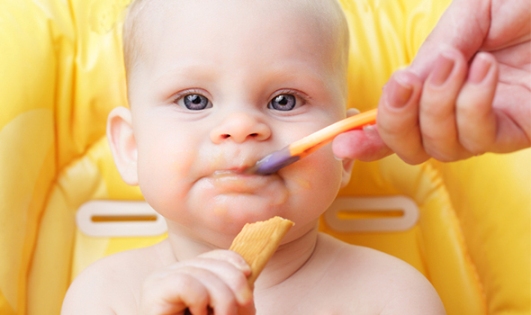 Введение прикорма для новорожденных