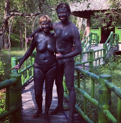 57-летняя жена молодого Прохора Шаляпина показала свою грудь