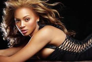 Бейонсе в откровенном мини (фото)