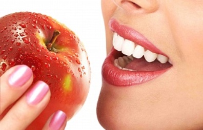 Почему желтеют зубы?