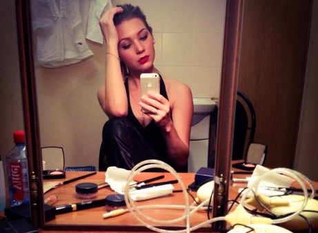 Кристина Асмус кормит дочь грудным молоком