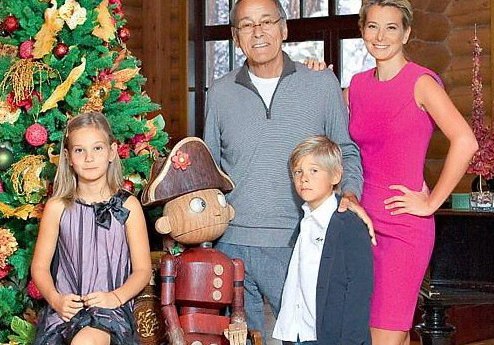 Врачи планируют вывести дочь Кончаловского из комы