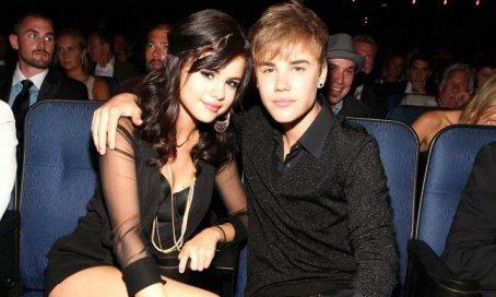 Джастин Бибер пригласил Селену Гомес в кино