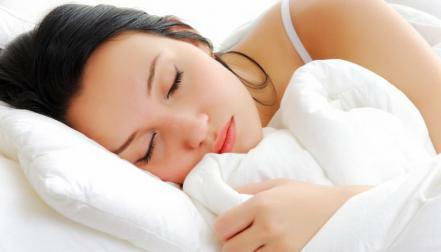 Перхоть может появиться из-за подушки