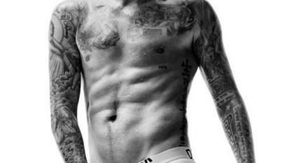 Дэвид Бекхэм показал свое тело в лукбуке H&M
