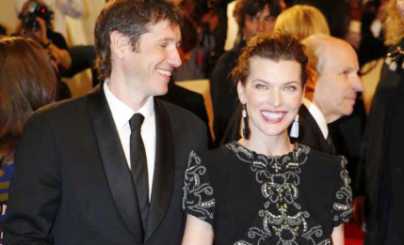 Милла Йовович объявила, что снова ждет ребенка