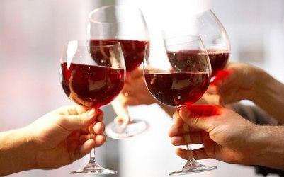 Алкоголь в небольших дозах полезен только для 15% людей