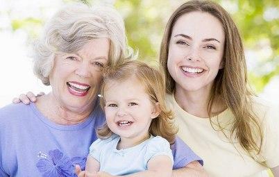 Материнское общение с дочерьми эмоциональнее, чем с сыновьями